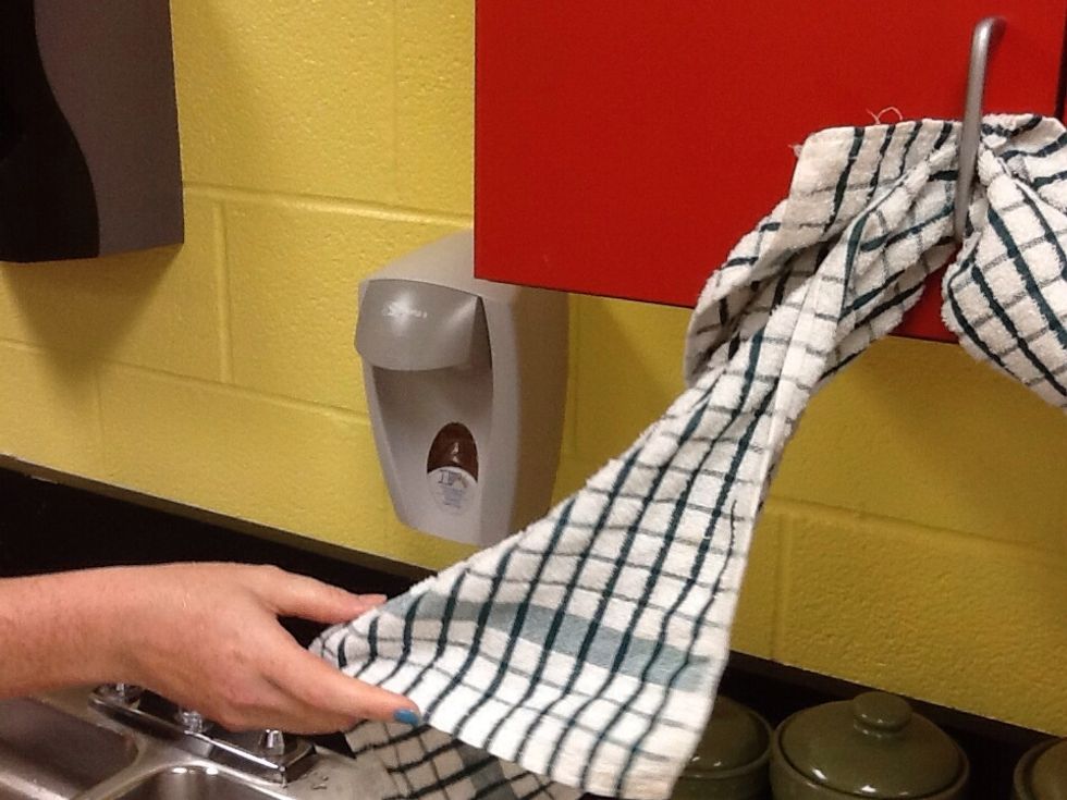 Use your drying cloth next to wipe out sink and surrounding areas.