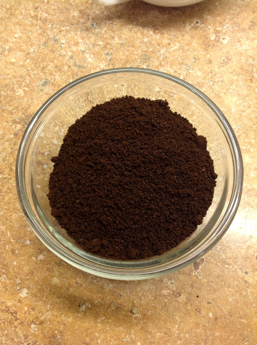 Use your favorite brand of coffee, but make sure it is an espresso roast. Also, make sure the grind is an espresso grind. This is what it looks like. Don't use a "drip" grind. That grind is too big.