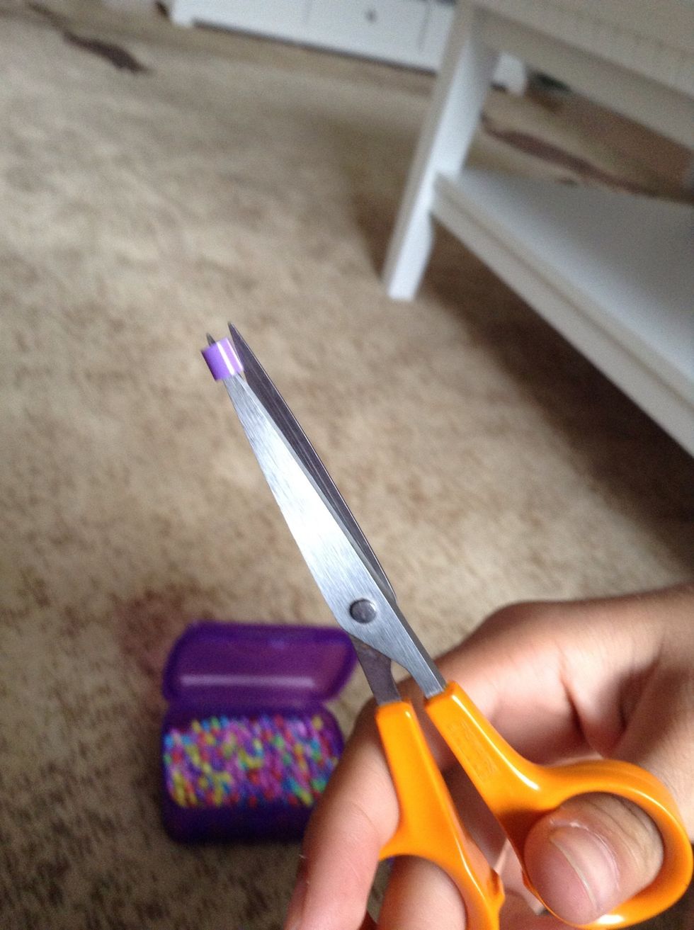 Use your scissor to cut through the Pearl like this