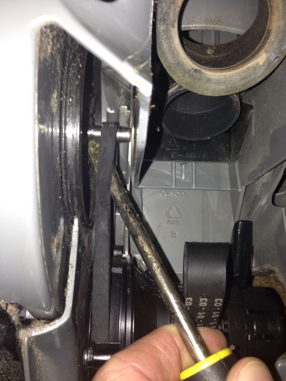 Use your screw driver to place the belt in position.