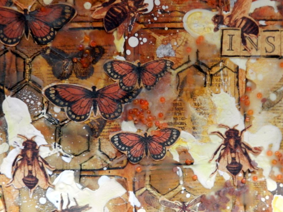 Using a black pen,draw the outline of the hive. Apply more Beeswax and you can add glass beads.