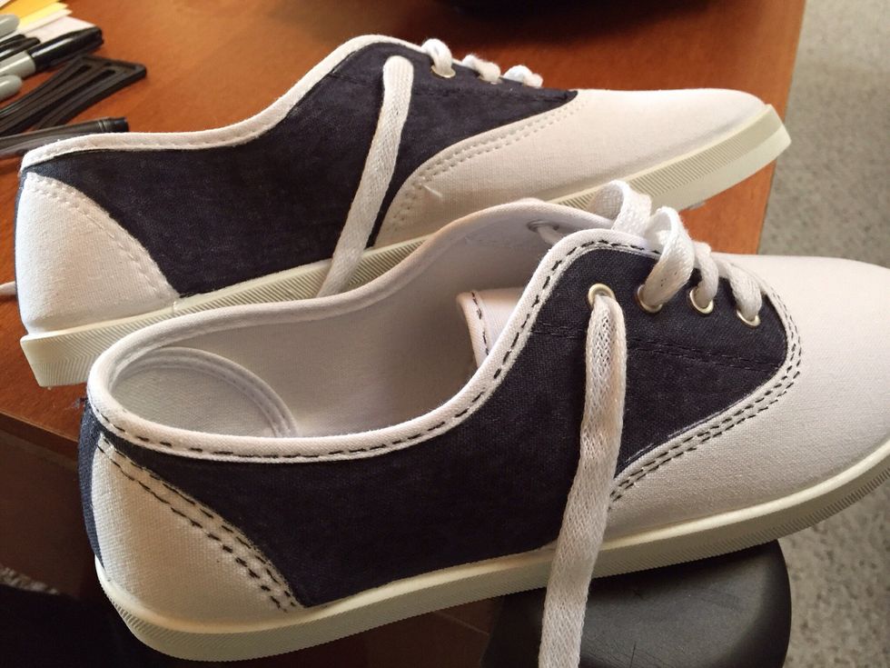 Using a fine point sharpie, outline stitches.