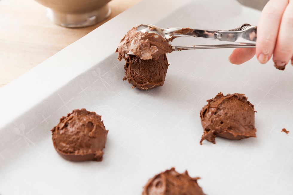 Using a ice cream scooper, scoop out mixture in tablespoon amounts and add to a parchment paper lined cookie sheet. Make sure to leave 2 inches of space between cookies. Bake cookies for 6-7 minutes.