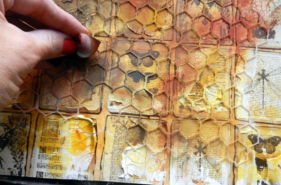 Using a mask, you must apply panpastel.