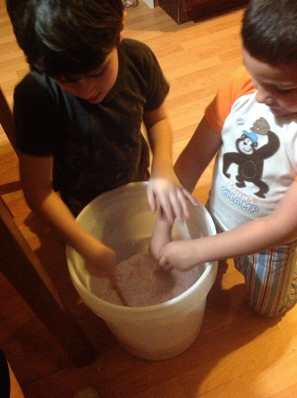 Using a mixing spoon stir all ingredients together