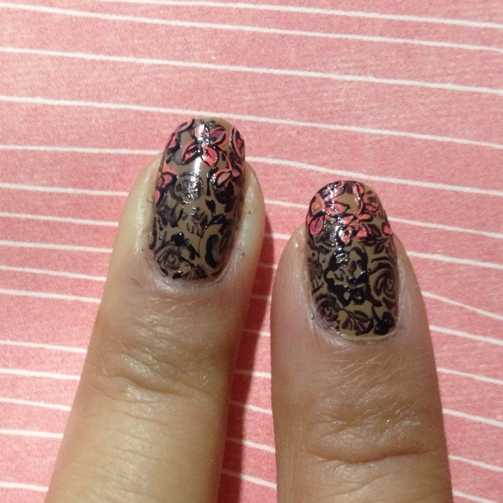 Using a nail art brush, outline the petals. This will make your flowers look more defined.