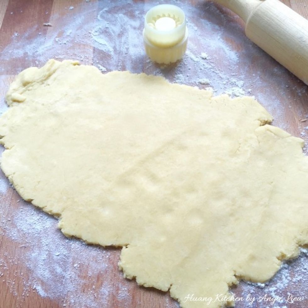 Using a rolling pin, roll the chilled pastry dough into 0.5cm thick on a lightly floured board.