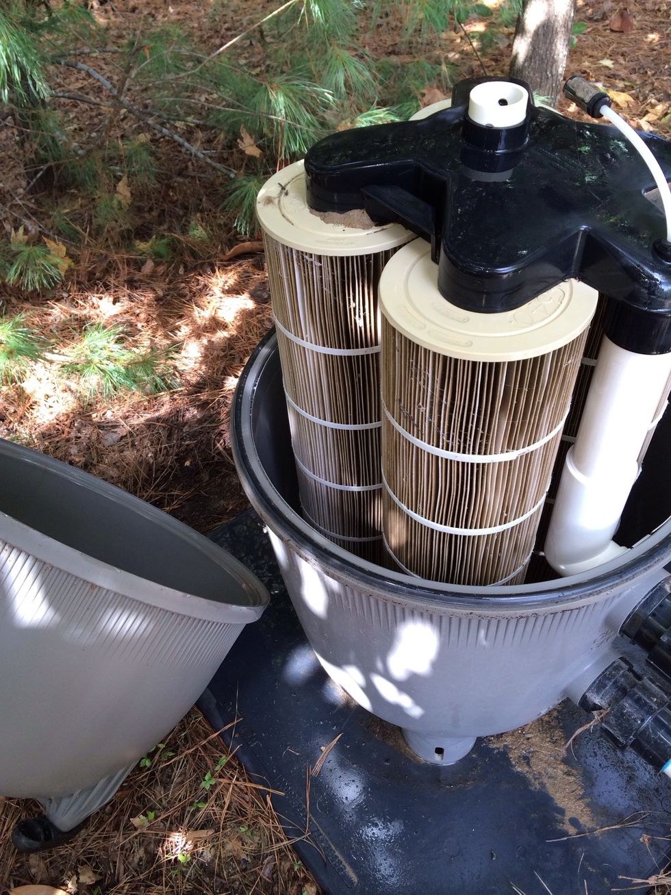 Using a slight twist to the left lift up the top dome and put it to the side