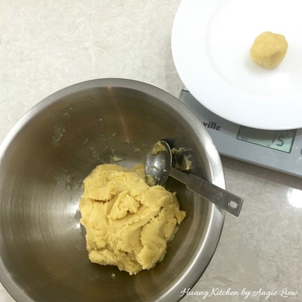 Using a tablespoon, weigh each dough to 15g and roll into balls. You will have about 20 balls. Weighing ensures the balls are of the same size and will bake evenly and at the same amount of time.