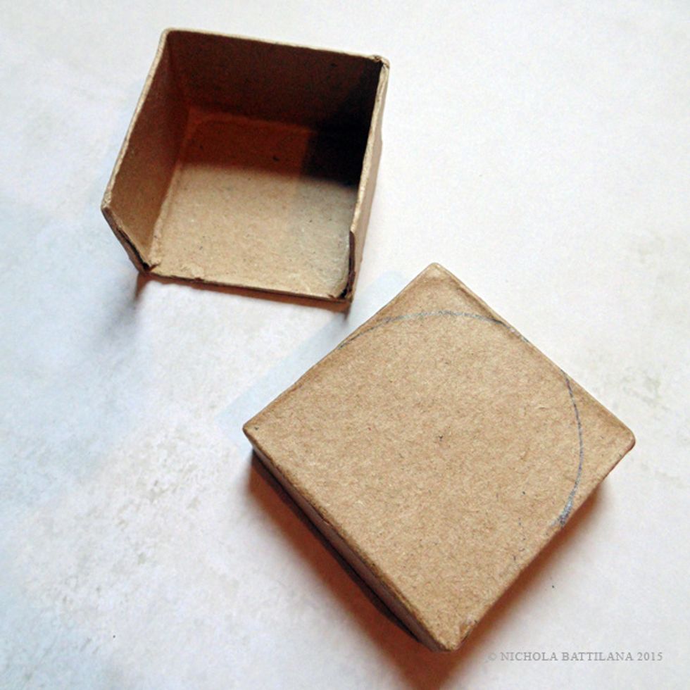 Using a Tiny Paper Mache Box (http://bit.ly/1xCfHld) remove one side from the larger piece and draw a curve on the smaller piece as shown.