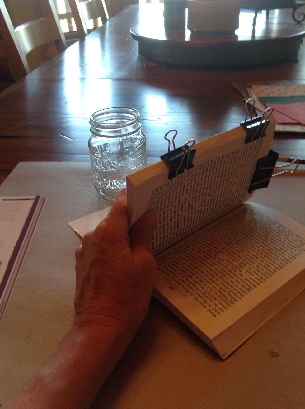 Using bulldog clips to hold, let the glue dry, 20-30 minutes.
