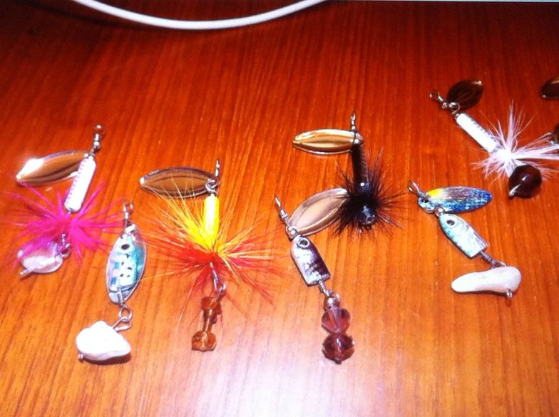 How to create a necklace out of fishing lures! - B+C Guides