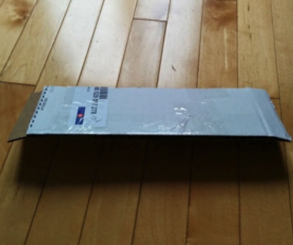 Using masking tape, assemble these pieces together two by two to strengthen each shelf. Tape together so that 1cm folds face downwards.