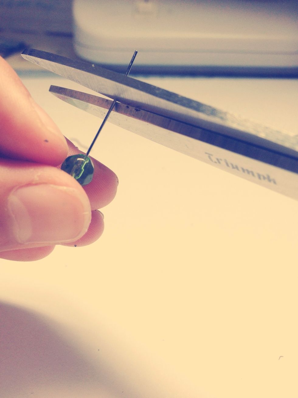 Using scissors, cut the headpin.