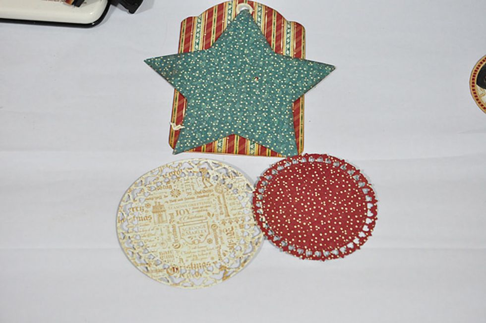 Using some circle die cutting metal, cut a couple in contrasting colors/patterns. Ink the edges