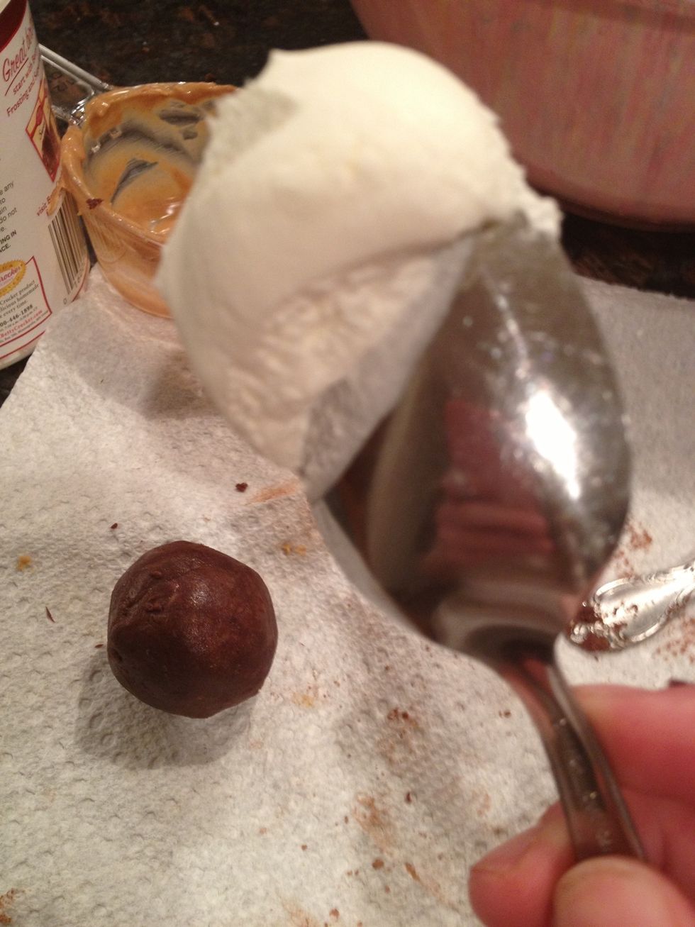 Using the back of a spoon get frosting!