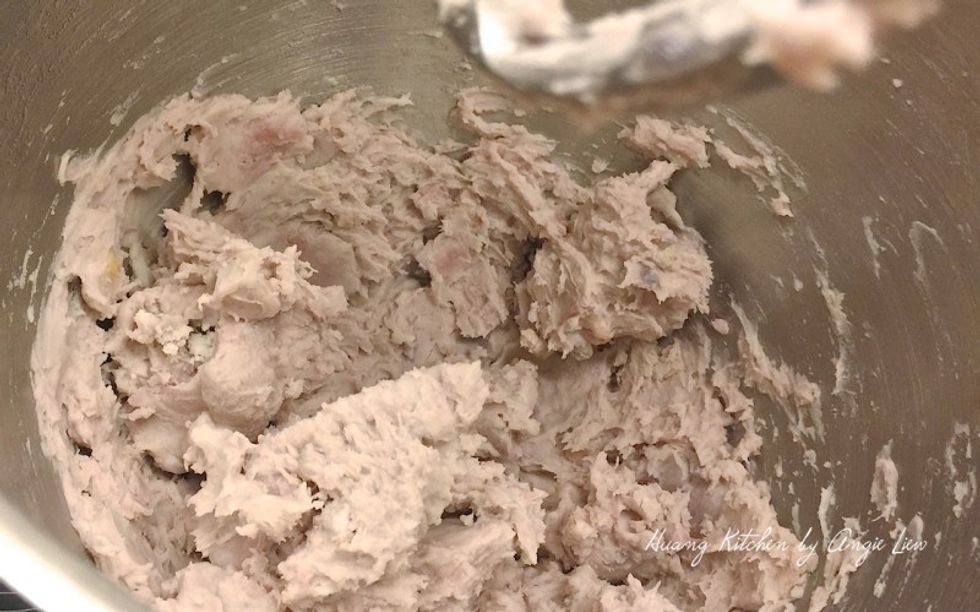 Using the lowest speed, mix until the hot steamed yam has been mashed.