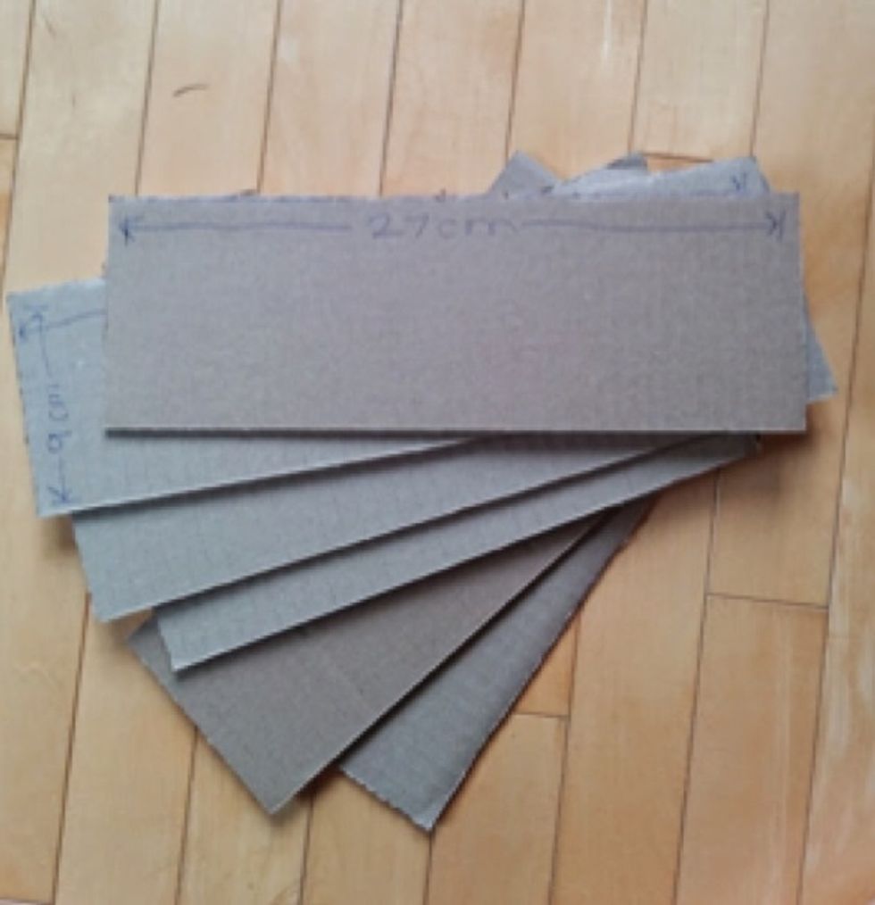Using the previously set aside box flaps, cut six (6) identical 9cm x 27cm inserts and two (2) identical 17.5cm x 27cm inserts.