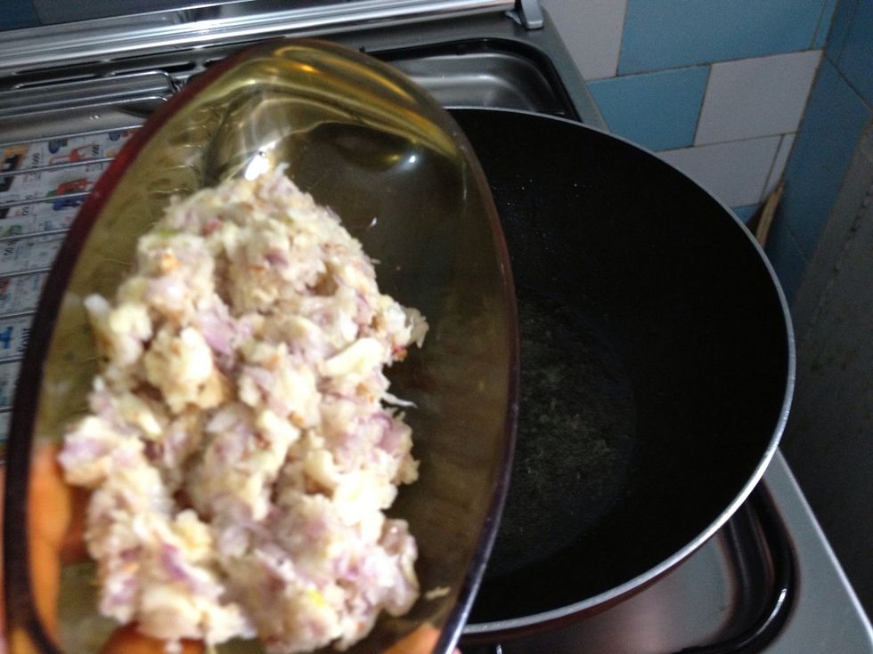 Using the same oil, saute the shallots mixture until fragrant