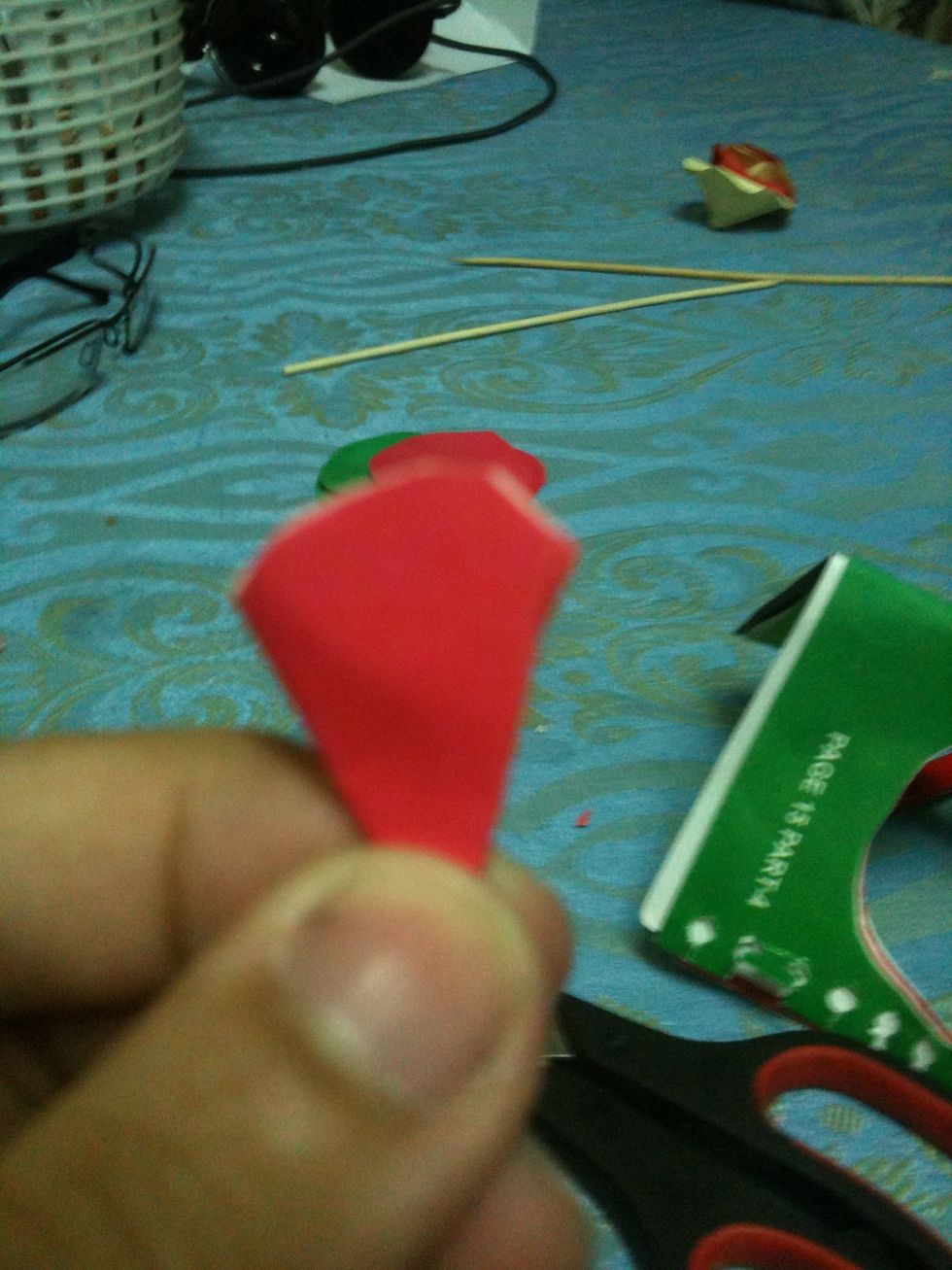 Using the scissors cut the edges and make it look like a petal