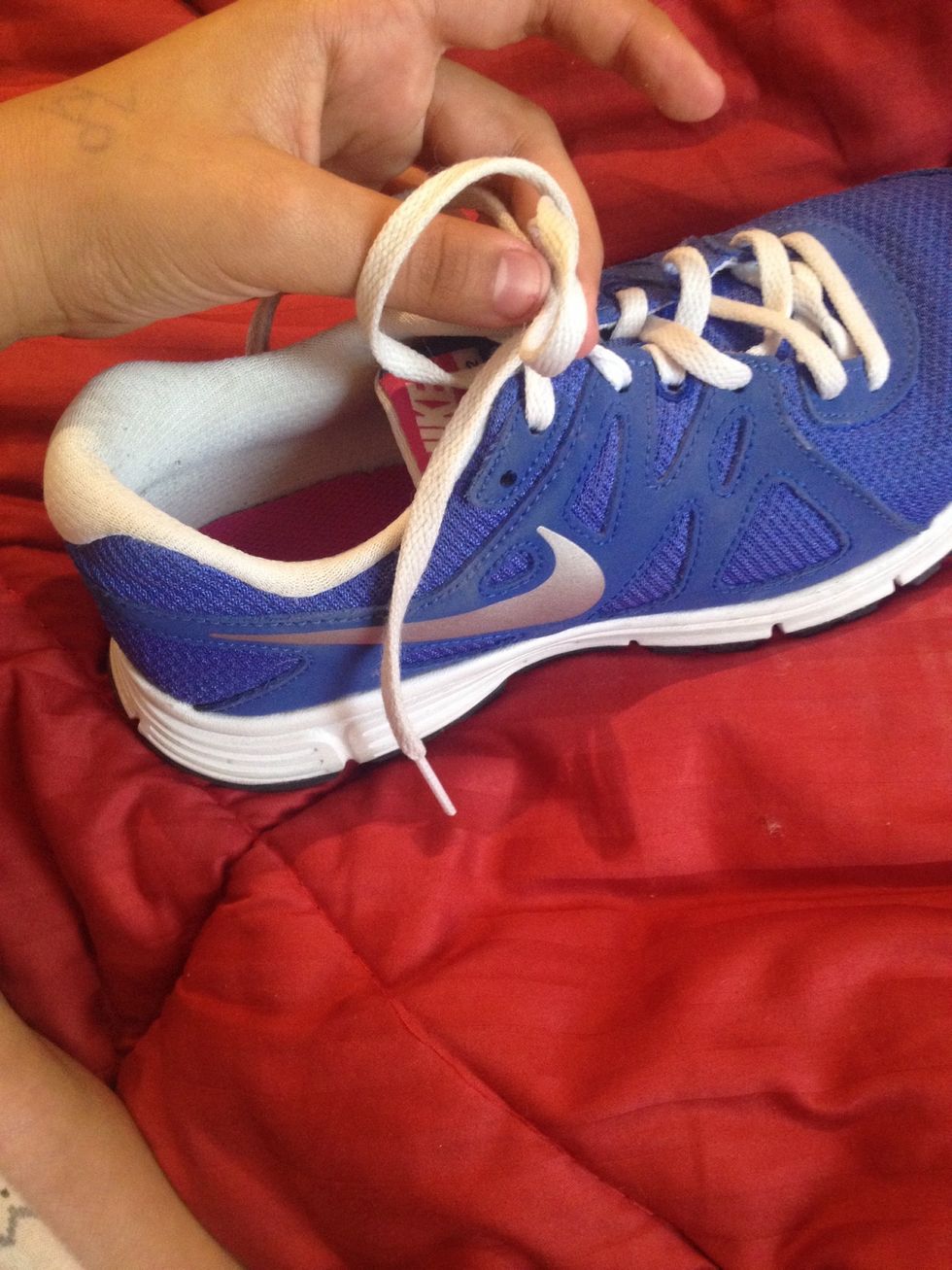 Using the string on the left make a hoop in the opposite direction