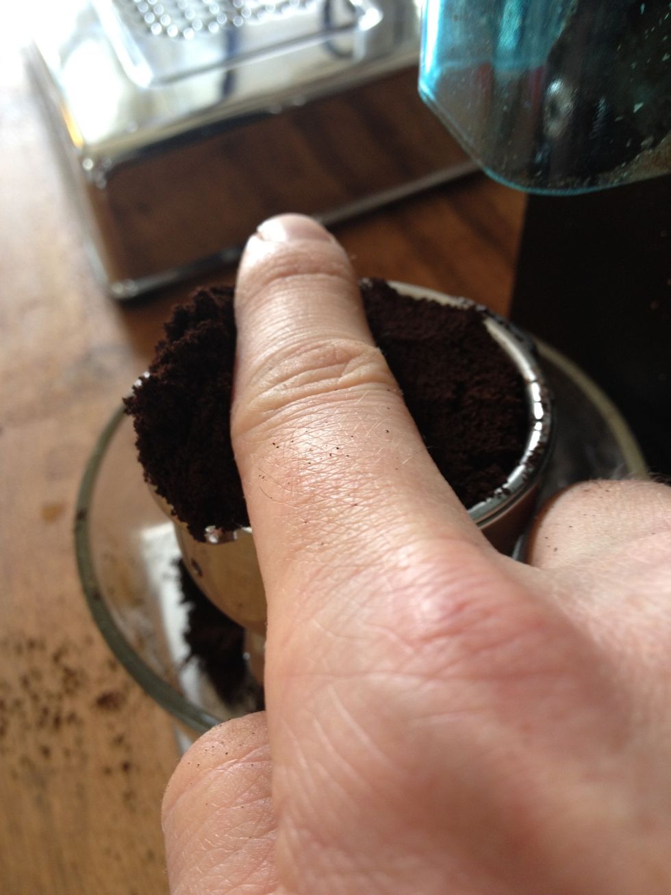 Using your finger, gently level off the grinds so the basket is completely full of fresh grinds. I like to use a two-pass or circular sweep to make sure there are no gaps.
