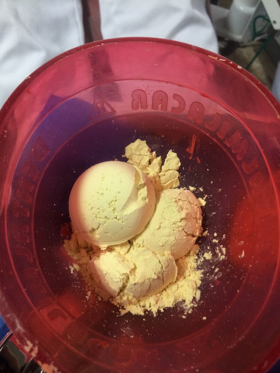 Utilice de 2 a 2 1/2 cucharadas de alginato por impresion. Calibre su medida utilizando una balanza digital para que la porcion siempre sea constante