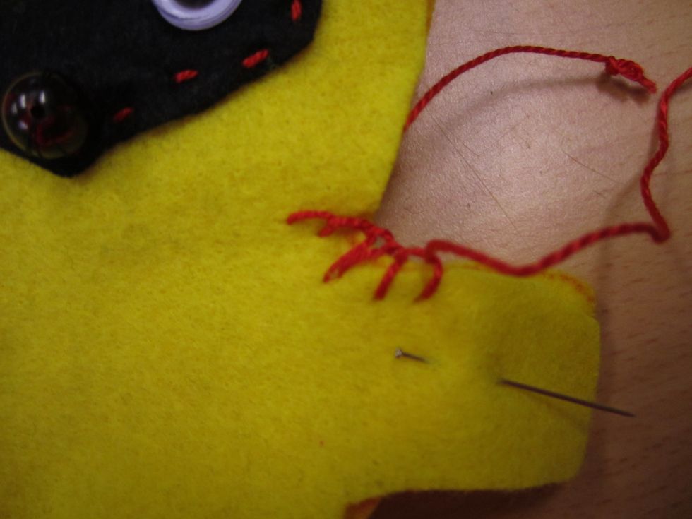 V\u00c4LJ F\u00c4RG P\u00c5 GARNET OCH B\u00d6RJA SY MED LANGETTSTYGN RUNT N\u00c4STAN HELA FIGUREN, L\u00c4MNA \u00d6PPET DE SISTA BITEN,