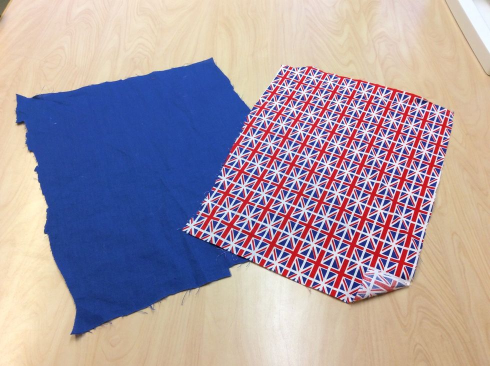 V\u00e4lj 2 stycken bomullstyger, 1 till utsidan och 1 till insidan.