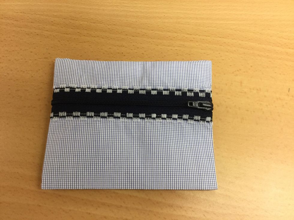 V\u00e4nd nu ditt fodral och stryk med strykj\u00e4rn.