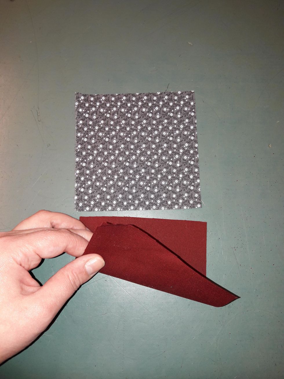 V\u00e4nd upp mittenrutan och l\u00e4gg den ovanp\u00e5 den \u00f6versta.