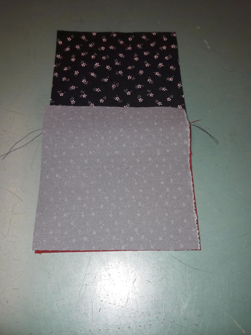 Var noga s\u00e5 att de ligger kant i kant.