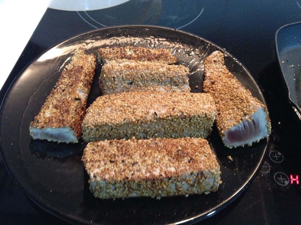 Ve sac\u00e1ndolos y coloc\u00e1ndolos sobre un plato.