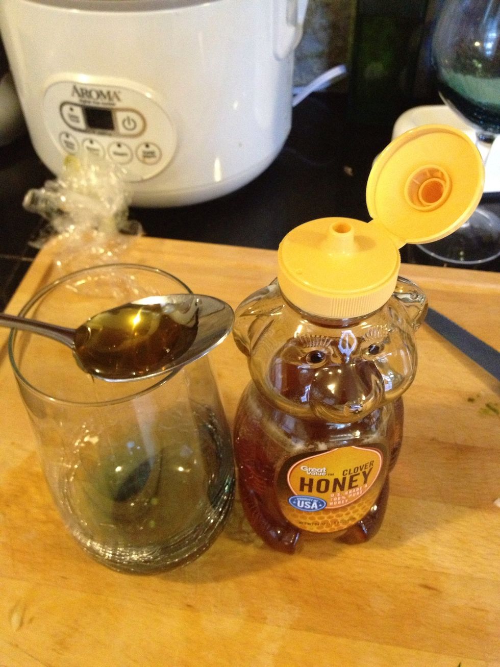 Vegetable juice is rich in vitamin C, a natural health drinks, vegetable juice adding an appropriate amount of honey.