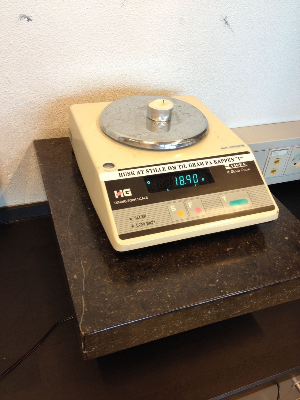 Vej stearinlyset efter man har slukket det