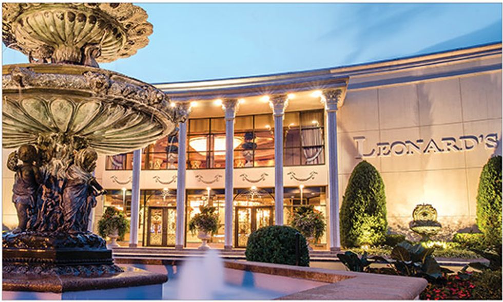 Venue: If you plan a wedding shoot at any of the long island wedding venues since they have the best views. It will invariably assist you in taking some great shots of the bride.