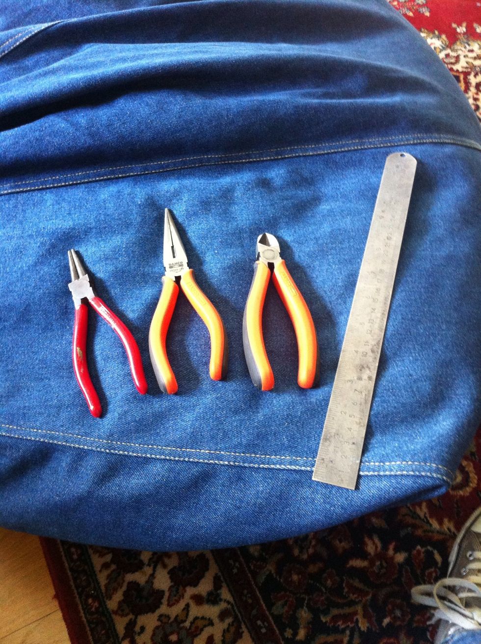 Verktyg Sidavbitare, b\u00f6jt\u00e5ng och flackt\u00e5ng underl\u00e4ttar. St\u00e5lskala f\u00f6r att m\u00e4ta med.