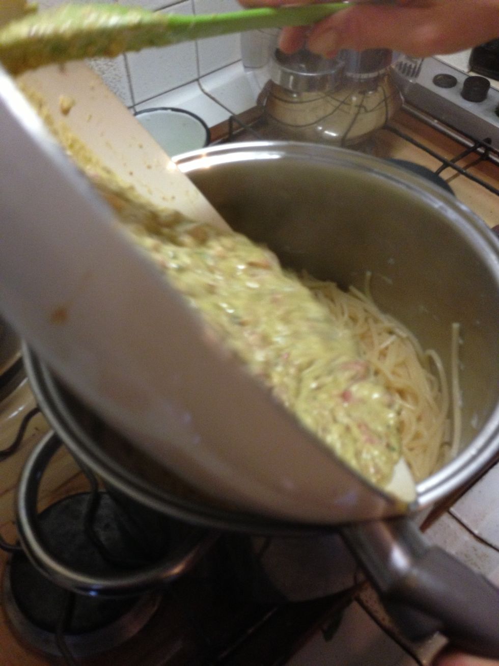 Versare dunque il contenuto della padella e rimescolare