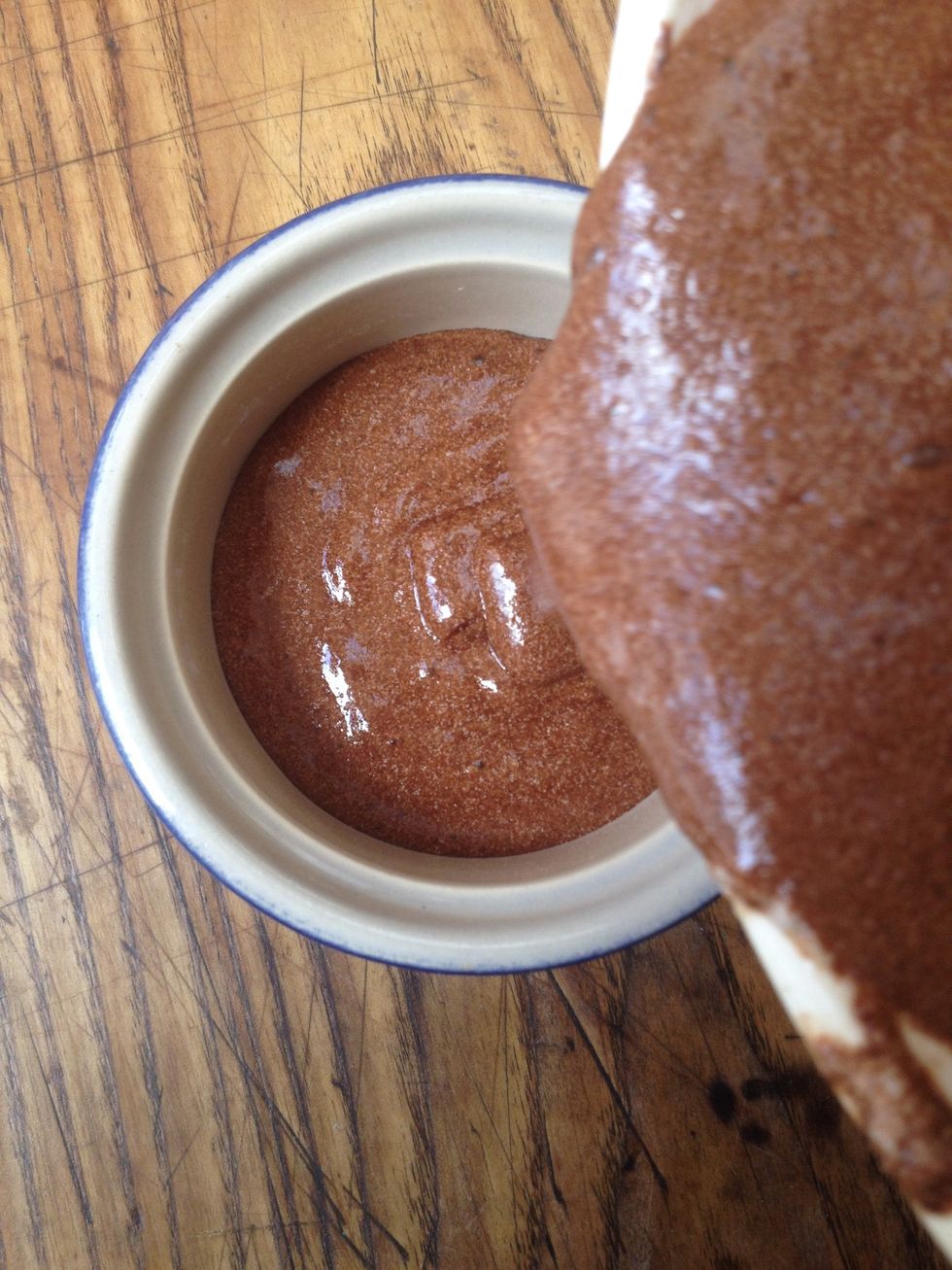 Versez la mousse dans des ramequins et laissez reposer au frais pendant 4h.