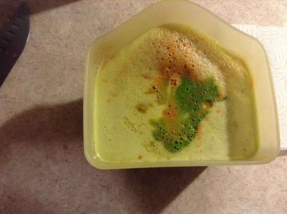 View of the unmixed juice from above.