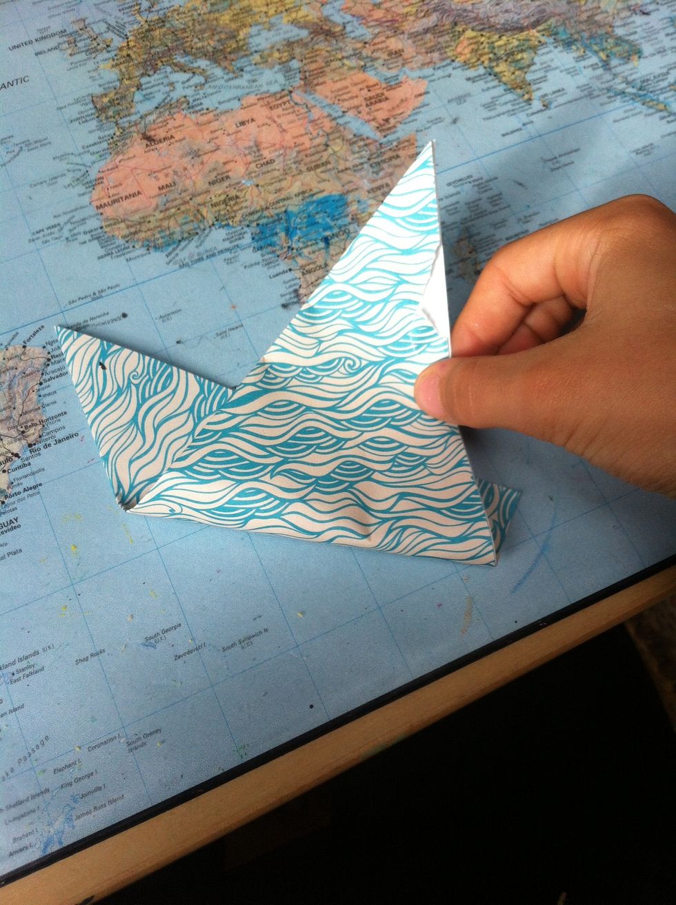 Vik den understa delen uppu\u00e5t s\u00e5 att du f\u00e5r en mast