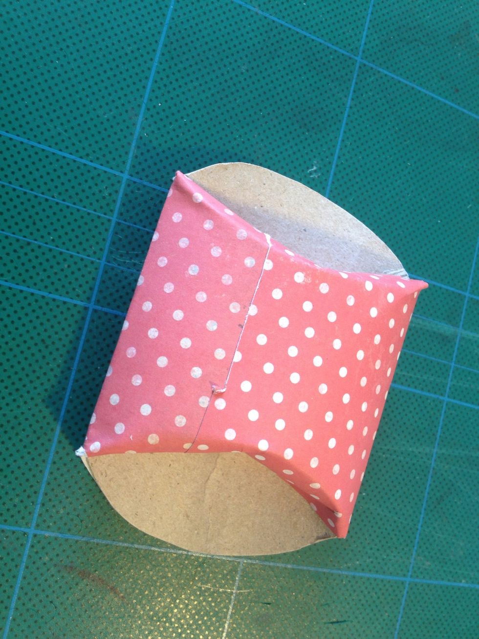 Vik i de veck du ritat och eventuellt valsat med falsbenet/penna eller annat.