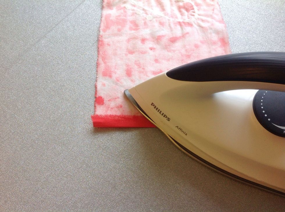 Vik in 1 cm p\u00e5 den kortsidan som blir baksidan.