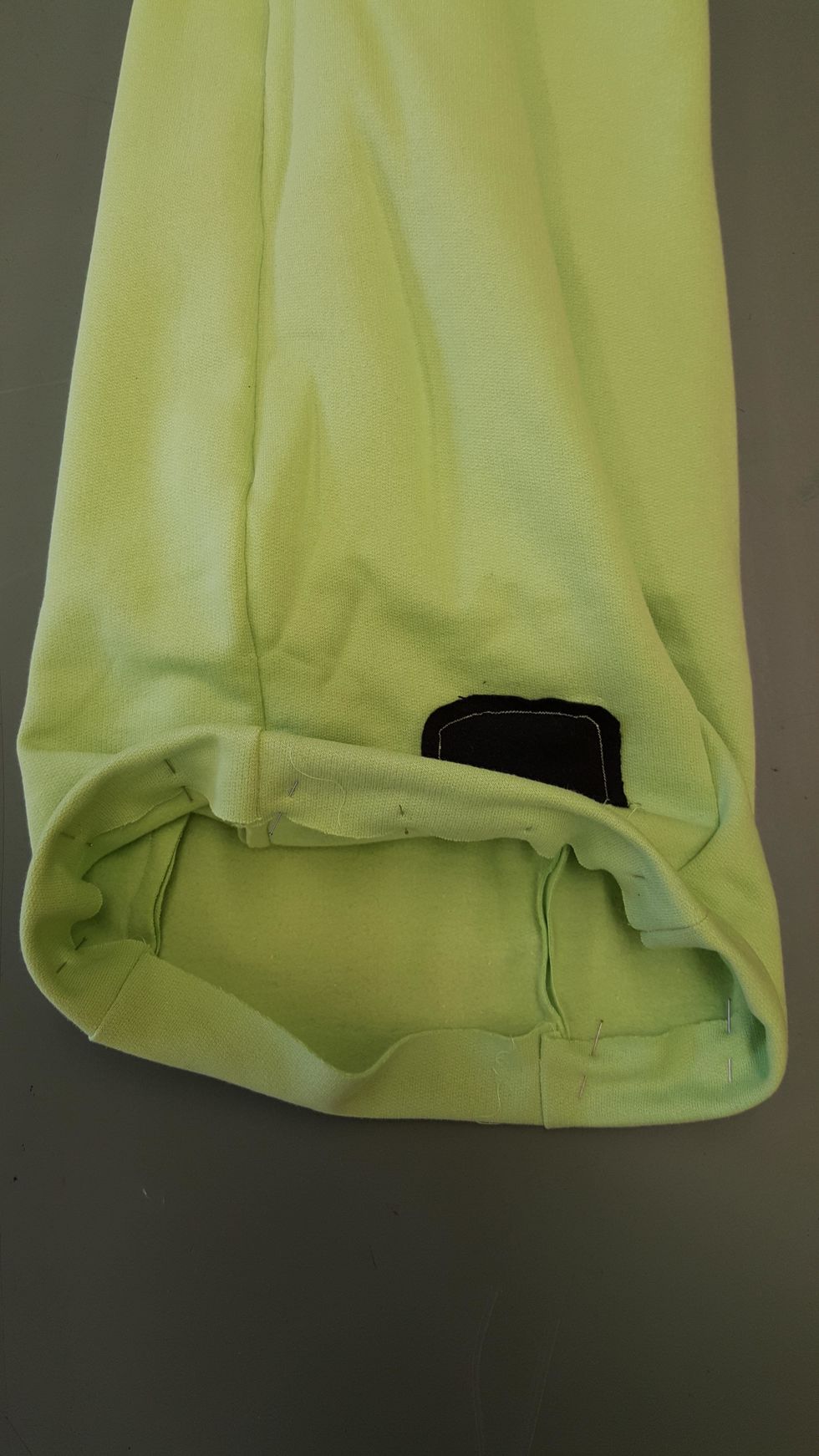 Vik in linningen enligt markering (3-4 cm)