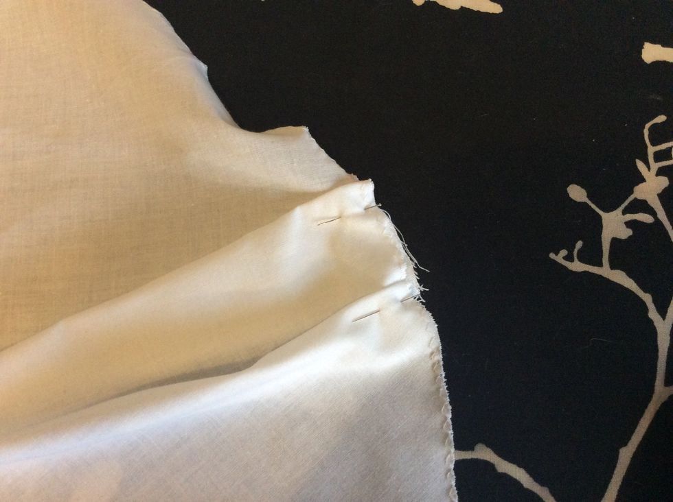 Vik n\u00e4sta streck till kanten p\u00e5 f\u00f6rsta vikningen och forts\u00e4tt runt om.