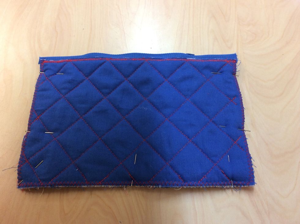 Vik pennskrinet dubbelt med den fina sidan ( r\u00e4tsidan ) in\u00e5t. Tv\u00e4rn\u00e5la runt om.