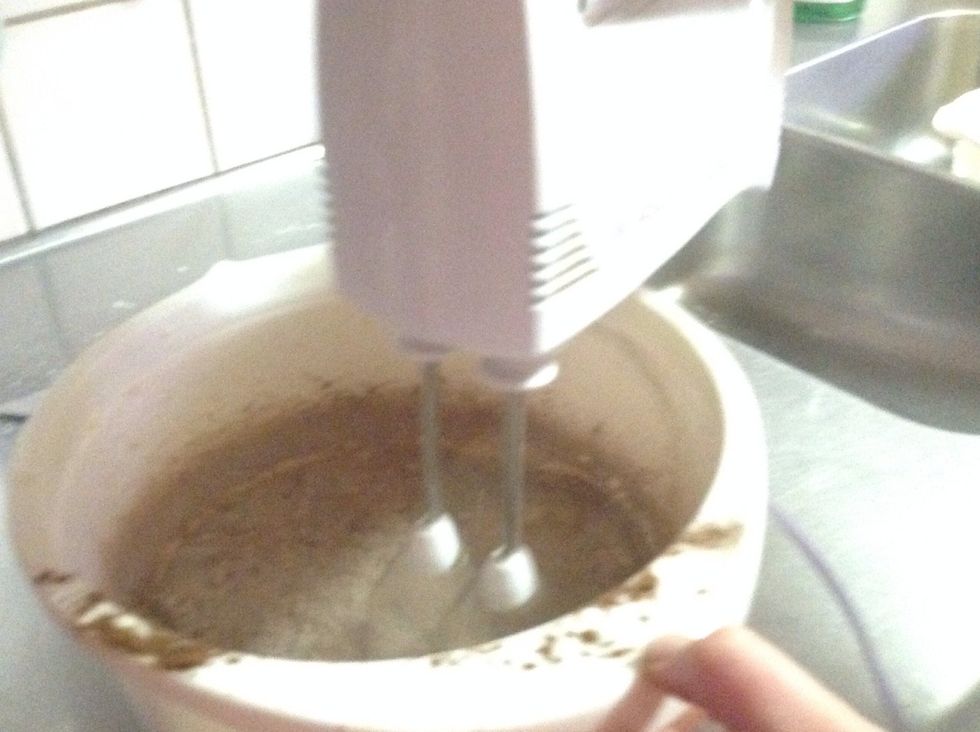Vispa i hop allt i bunken. Whisk everything together in the bowl.