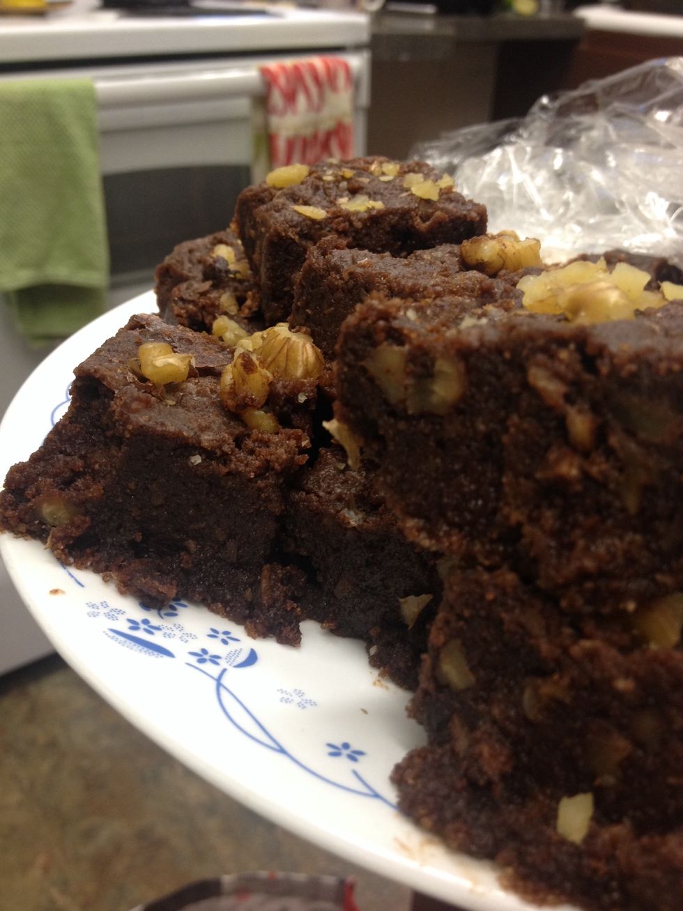 Voil\u00e0! Mine were very gooey so I had to put them in the freezer for 10 minutes.