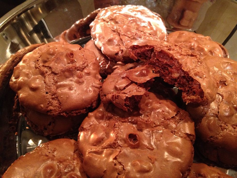 Voila! Chewy chocolate meringue cookies that is crispy on the outside and chewy in the inside. Recipe adapted from dramaticpancake.com.