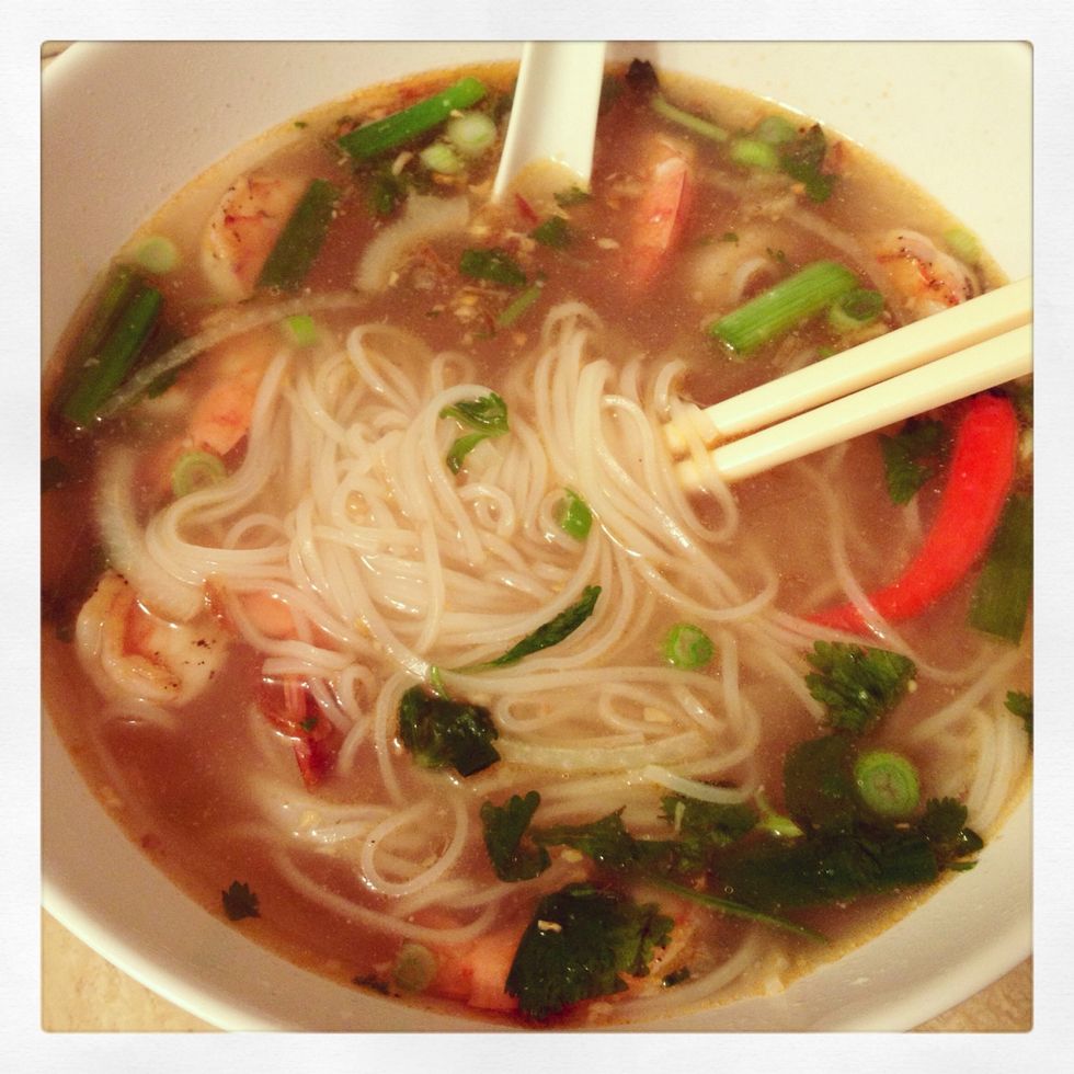 How to cook delicious chicken pho with shrimp - B+C Guides